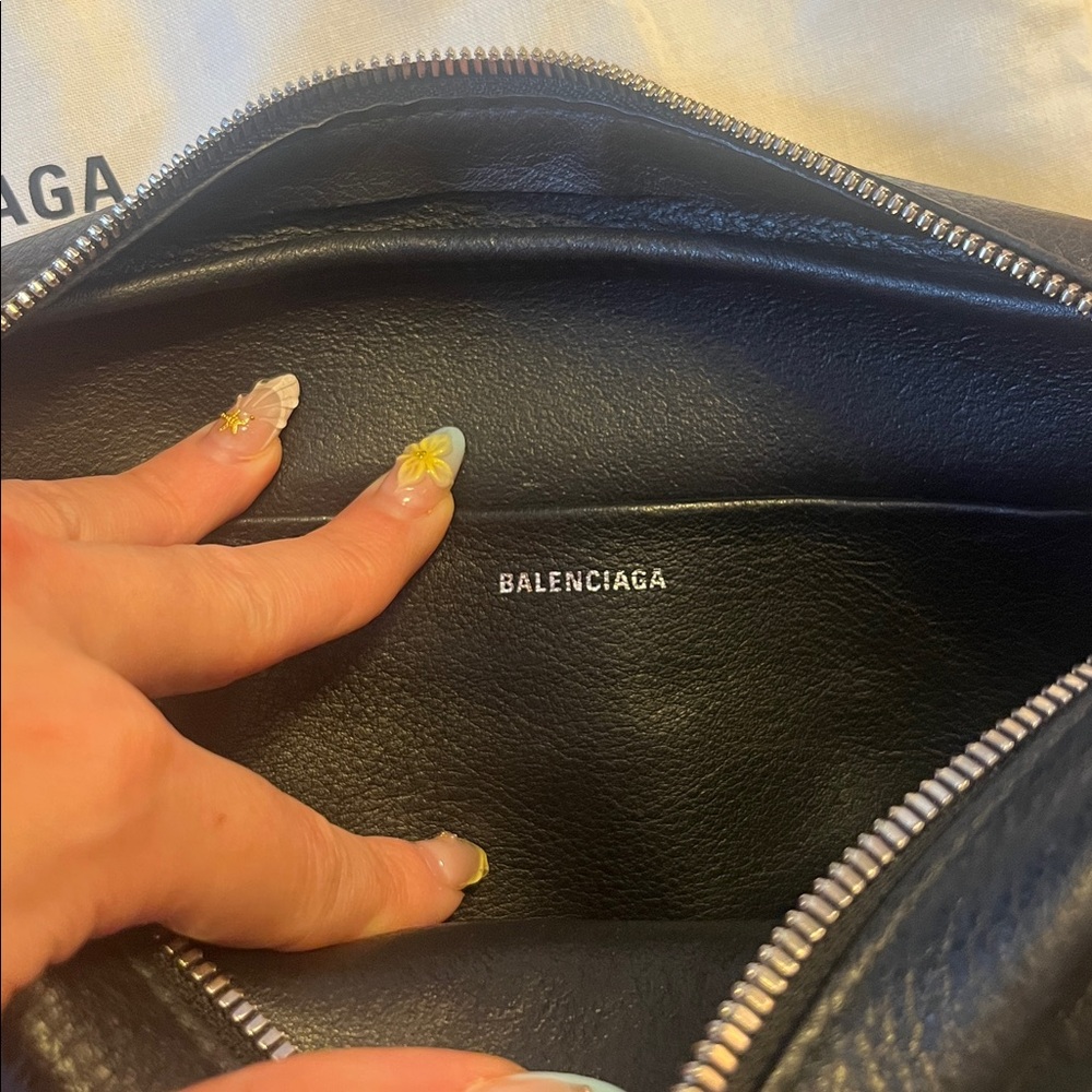 Balenciaga Camera Bag - Picture 3 of 12